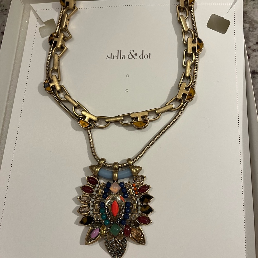 New in box Stella and Dot 18” link necklace with colorful medallion with stones.